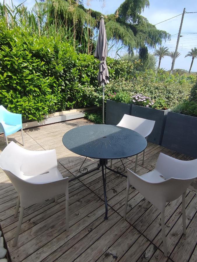 شقة Studio Golfe Juan, Plages, Parking, Climatisation فالوريس المظهر الخارجي الصورة